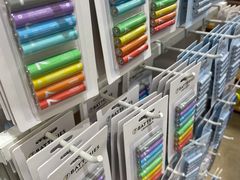 -名创优品(北京新中关购物中心地铁层店)