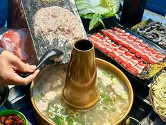 -洞庭洲·防空洞火锅·铜锅涮肉·烧烤(新百广场店)