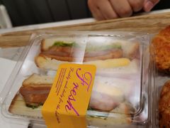 流心鸡腿排三明治-罗森尼娜(德思勤店)