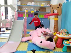 -蓝鲸奇亲子游泳俱乐部