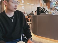 -星巴克臻选(上海虹桥新天地三店)