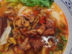 酸菜牛腩粉-三两粉(景田地铁站店)