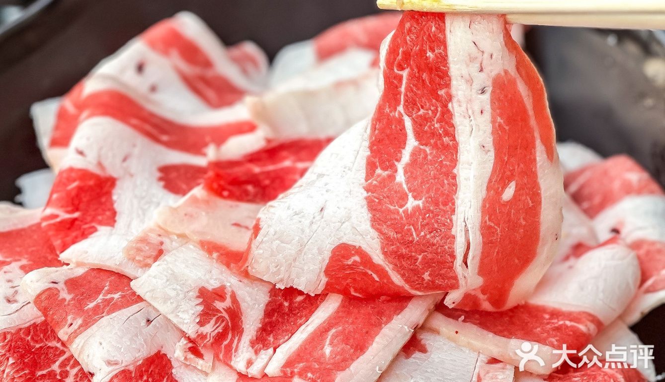 巷子里的宝藏烤肉店💁🏻‍♂️这烤肥牛简直香迷糊了🤤 