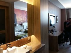 android_upload_pic-西安大雁塔科技大学地铁站亚朵酒店