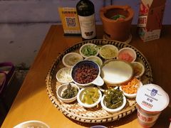 -包整·丝娃娃(一览甲秀楼风景店)