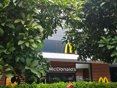 -麦当劳(乳山路店)