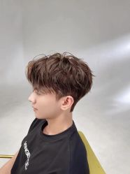 -首脑美发沙龙