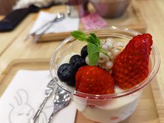 草莓梦幻雪双皮奶-满记甜品(巴黎春天宝山店)