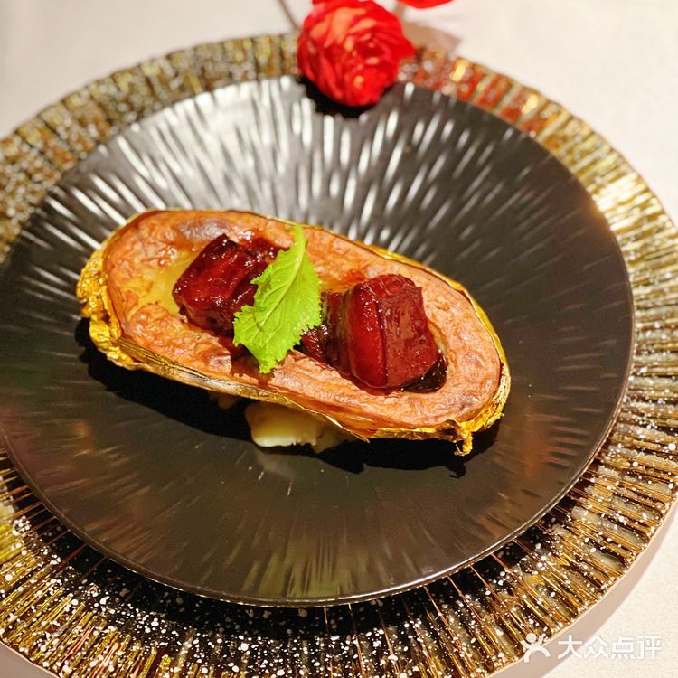 轻纱帷幔的道乐·炉火通明·特色菜