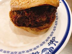 烧饼夹烧牛羊肉-老爆肚满五香烧牛羊肉
