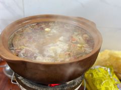 炭炉果鸡煲-威邵鸡煲(西华路总店)