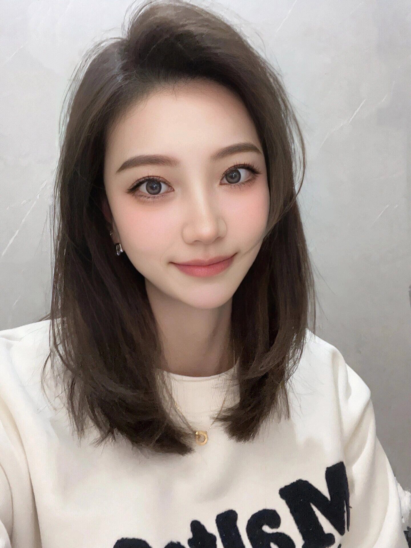 剪发[话题]# #染发[话题]#
人见人夸的神仙颜色
- 奶茶棕灰黄 