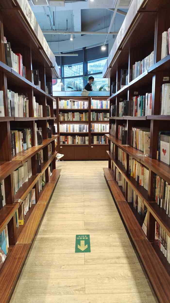 中信书店(合生汇购物中心店"这家位于合生汇2层尽头的中信书店又
