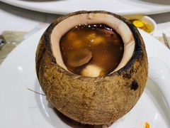 椰子八宝鸡汤-闻见中国海南菜(K11店)