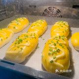 弄了肉松面包，打开烤箱那一刻，香味十足，做了六个