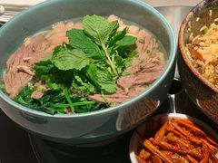 -伴山牛贵州黄牛肉火锅·苗疆非遗艺术餐厅(上海首店)