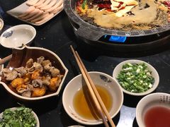 -茅草房·河畔园林火锅