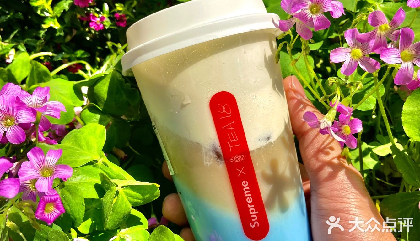 杭州最潮最酷的奶茶店Supreme联名款