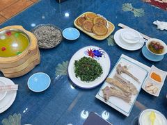 -三江源美食城