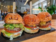 -三勾JJJ Burger&Coffee(梅溪湖店)