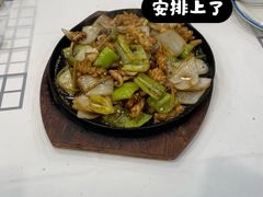 铁板黑椒鱿鱼-朋友轩粤菜(十里河店)