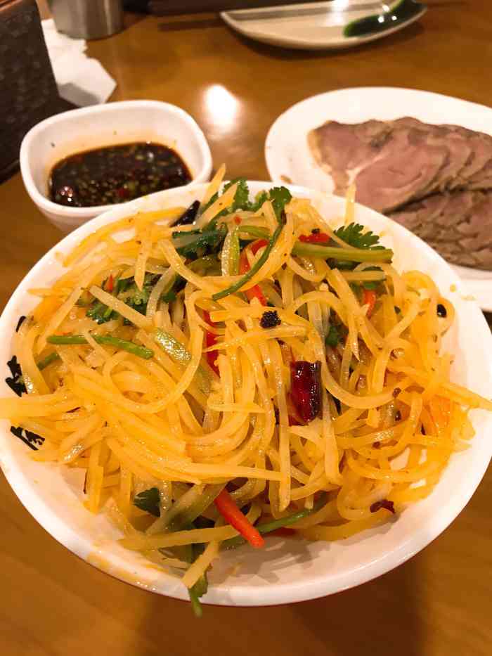 金海湾乡味饺子馆-"挺好,啤酒有活动,性价比高.口味凑合吧.