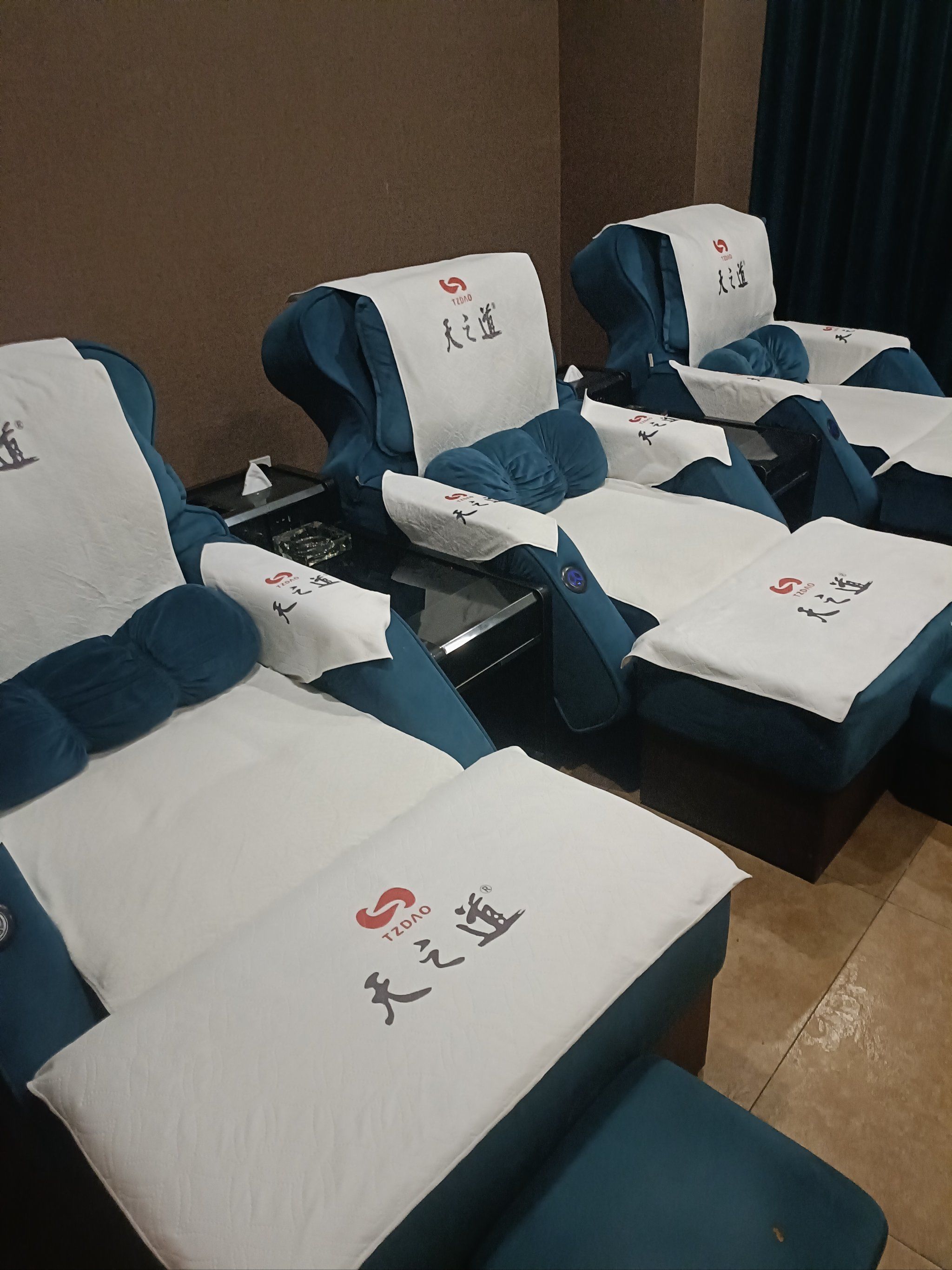 这家足疗店真是太棒了!环境舒适,服务热情