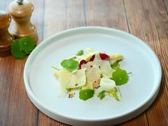 白芦笋色拉-非常时髦餐厅VUE Restaurant(外滩茂悦大酒店)