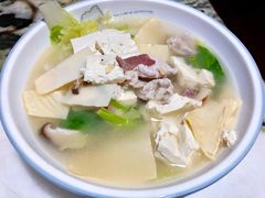 白菜豆腐汤-蔼若春.传承三十年云南菜(金碧公园店)