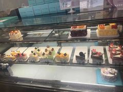 面包甜点陈列柜-巴黎优朵烘焙馆(菱角湖壹号店)