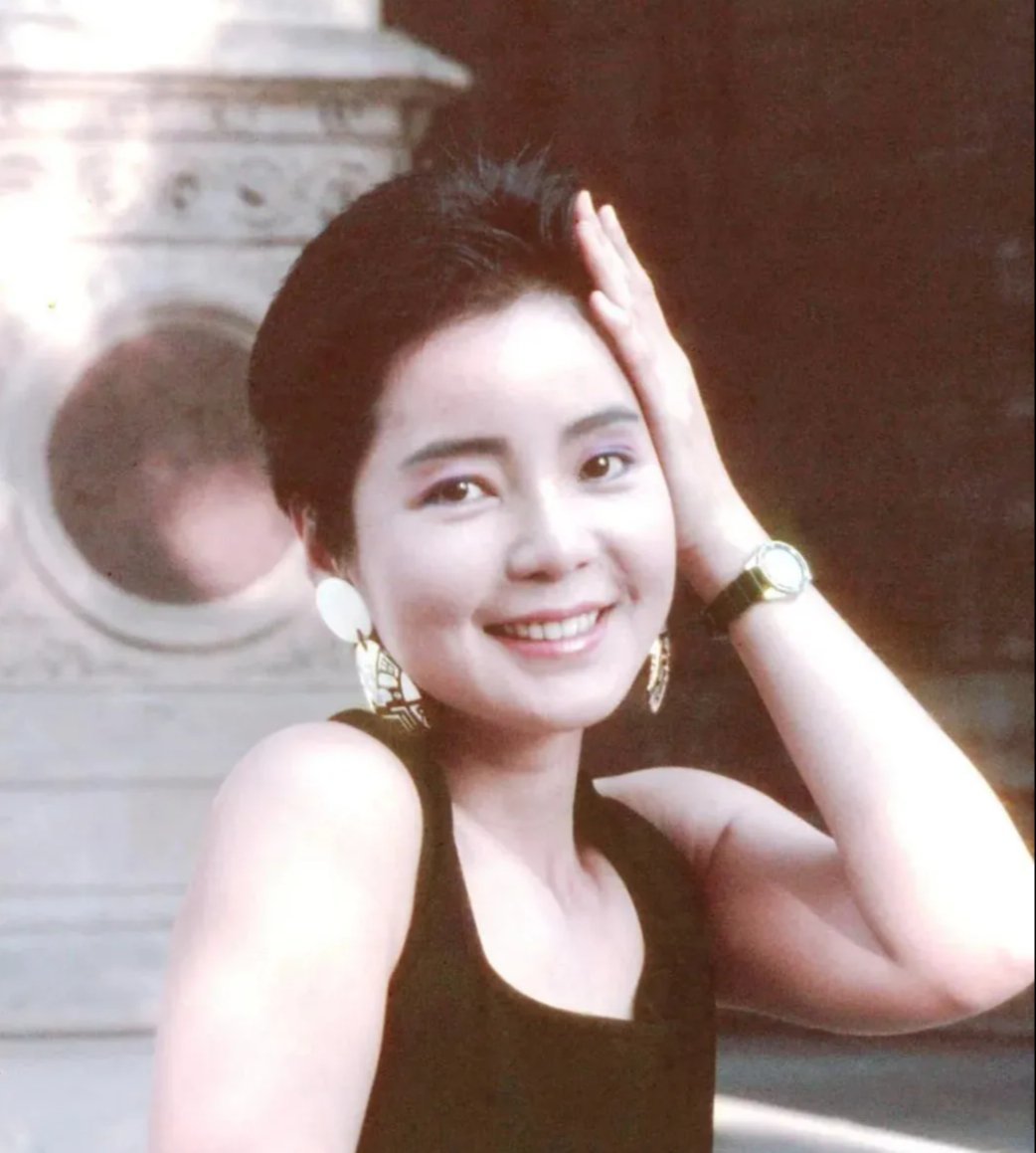 你绝对没见过的超短发邓丽君