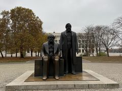 -马克思-恩格斯广场
