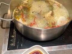 藤椒酸菜无骨鸡锅底-捞王锅物料理(上海世茂广场店)