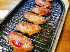 料理烤焦香翅中-老东镇啤酒屋海鲜加工·蒸汽海鲜·海鲜烧烤(台东店)