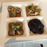 层次丰富。海鲜面量挺大的。就餐环境清静
