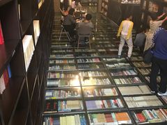 -钟书阁(松江泰晤士小镇店)