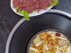 -南渝食府.墨脱石锅松茸鸡