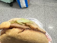 -麦当劳(南宁东站A22检票口楼上)