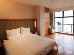 -全季酒店(重庆李子坝牛角沱地铁站店)