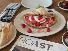 草莓松饼-ROAST coffee & eatery