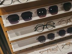 -LOOK眼镜·蔡司依视路配镜(宝山万达店)