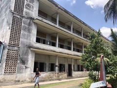 -吐斯廉屠杀博物馆