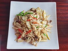 土猪肉炒鲜竹笋-无有景观餐厅·铜瓢牛肉·下午茶