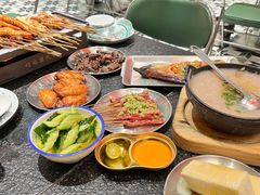 -何妹湿辣牛肉·粤式烧烤砂煲(桂雅路店)