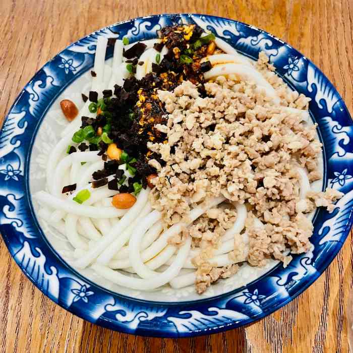 刘维兰老素粉-"刚来贵州,不知道吃啥,喜欢吃粉,还在加班.