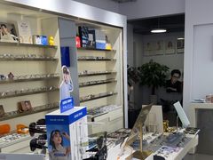 -视野联行眼镜•蔡司•依视路(温江店)
