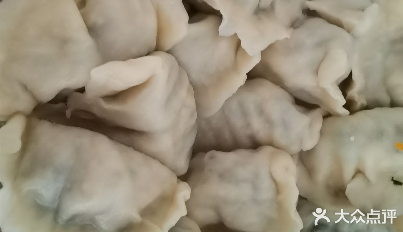 过节包点小白菜胡萝卜鸡蛋虾皮饺子，必须好吃……