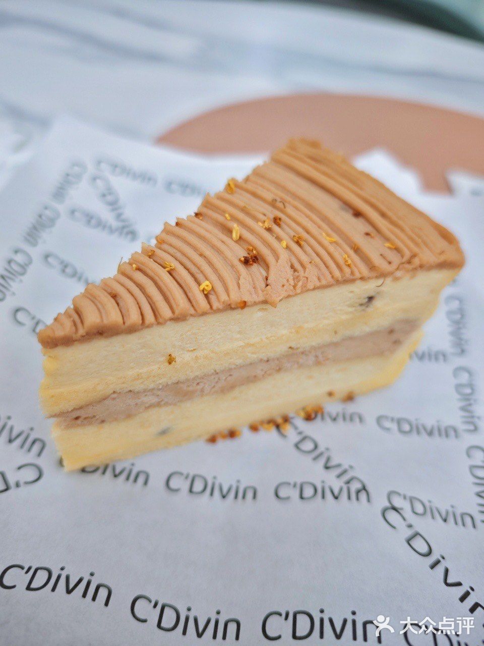 🍰问爆了！就在护城河边儿的咖啡店！✨