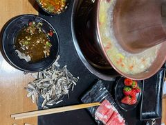 -果松木炭酸菜铜火锅·外婆参鸡汤