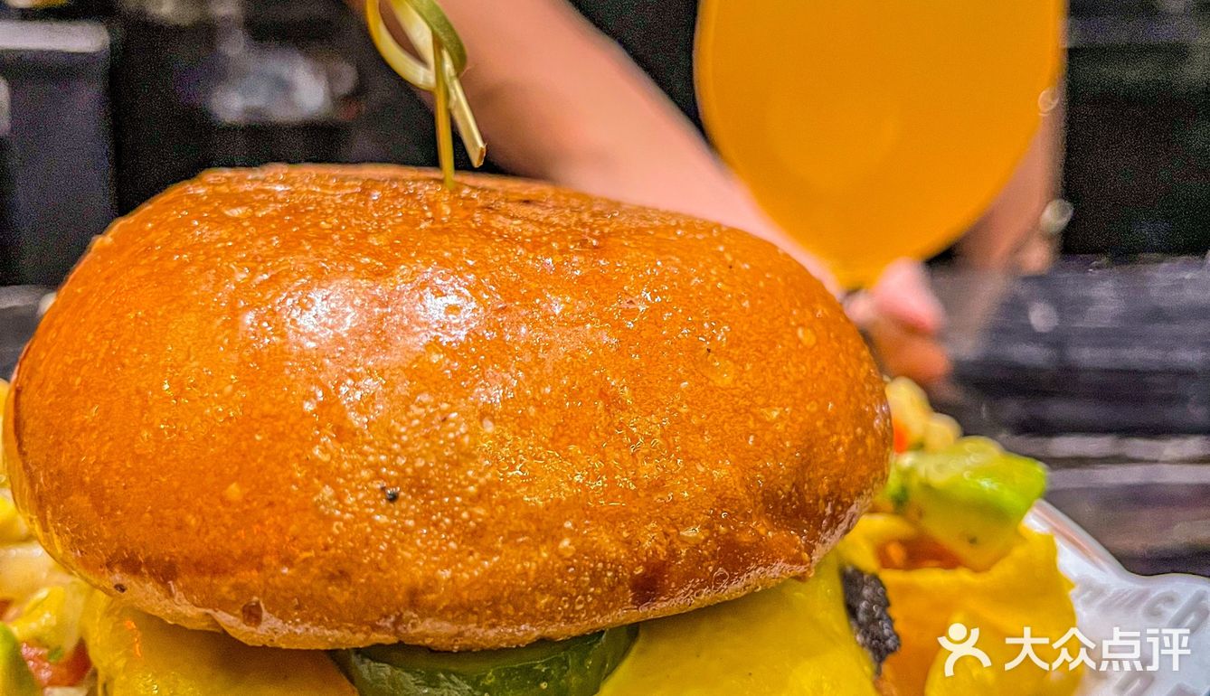🍔广州坠好吃的汉堡竟然在酒吧里❓